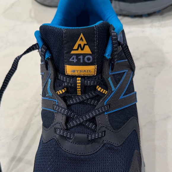 New Balance Men’s 410 V7 Size 11 Dark Blue and Bright Blue Athletic Shoes - Picture 2 of 7